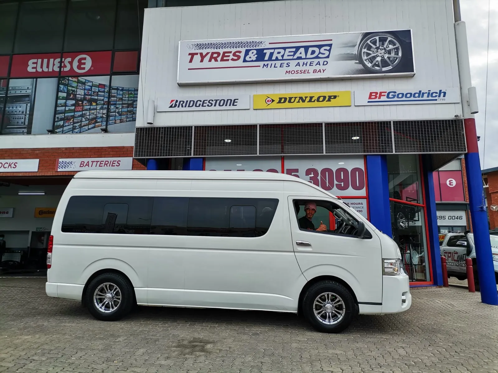Tyres and Treads Mossel Bay photo 2
