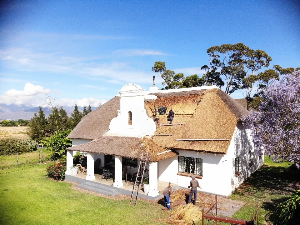 Traditional Thatch Roofs photo 1