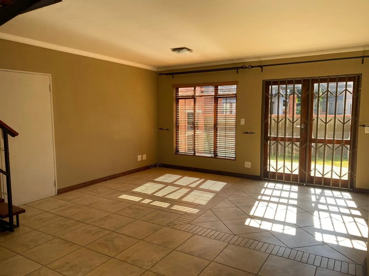 Real Estate photo 1