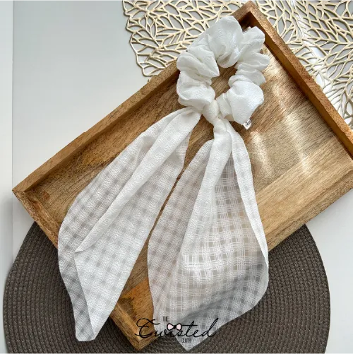 The Twisted Cloth photo 3