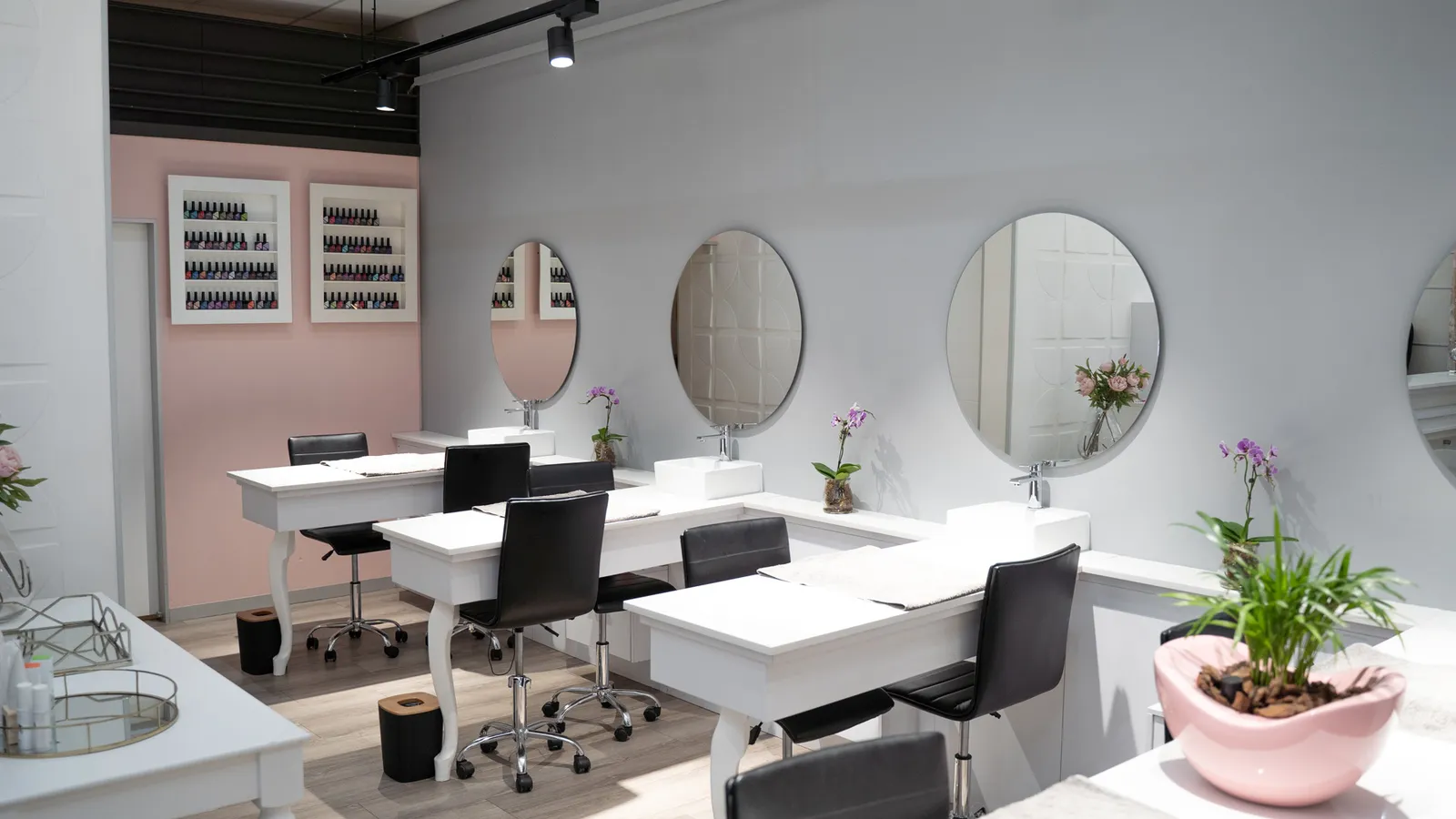Kay Nail & Beauty Bar photo 4