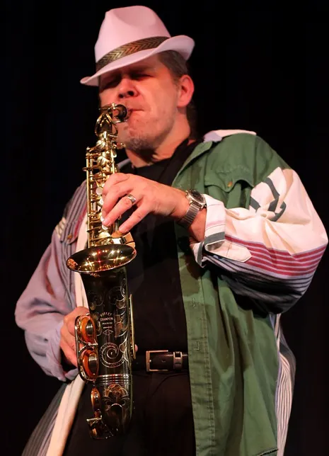 Sax player / Saxophonist for weddings, functi photo 1