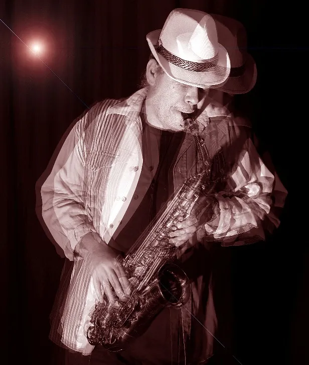 Sax player / Saxophonist for weddings, functi photo 2