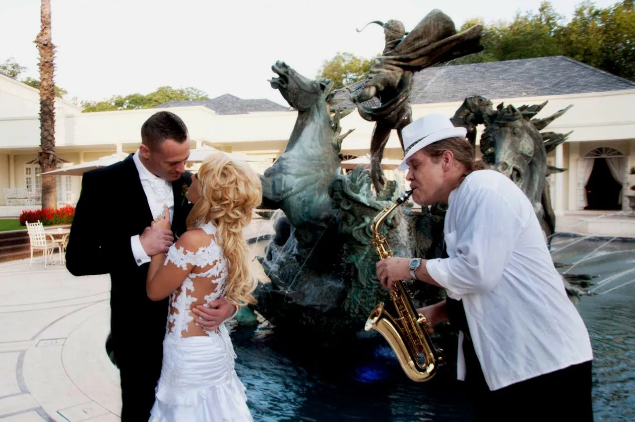 Sax player / Saxophonist for weddings, functi photo 3