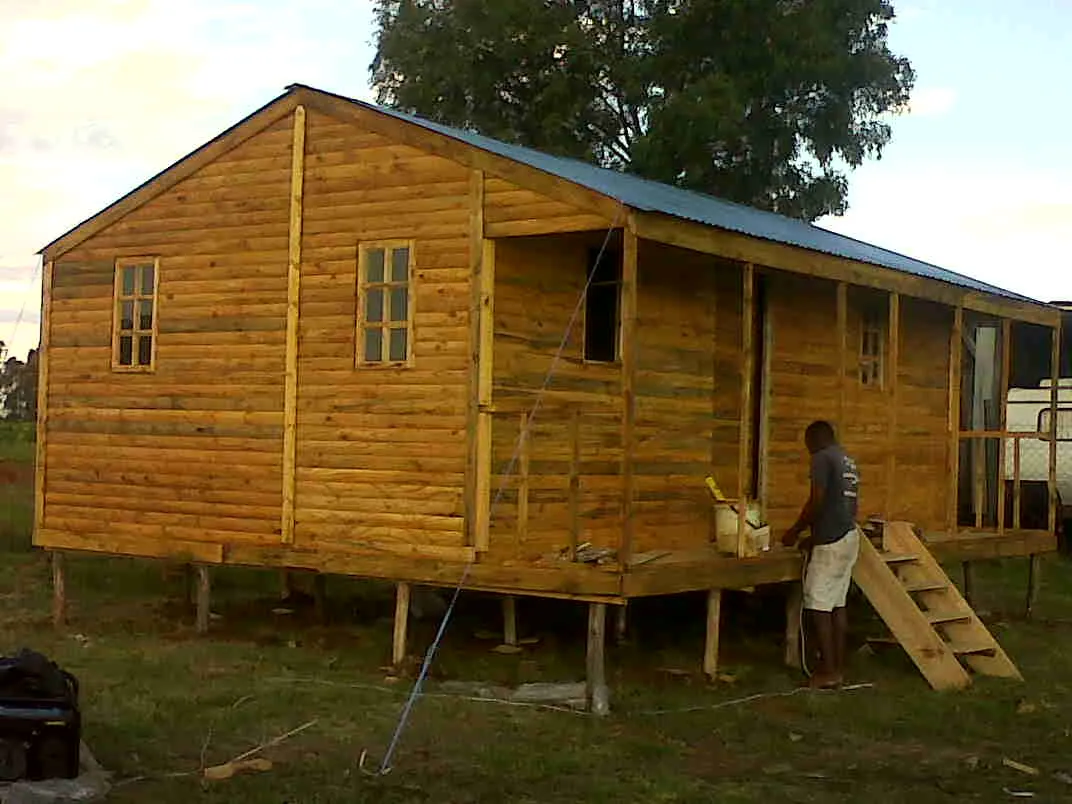 CLIFFY WENDY HOUSE AND DOLL HOUSES photo 1