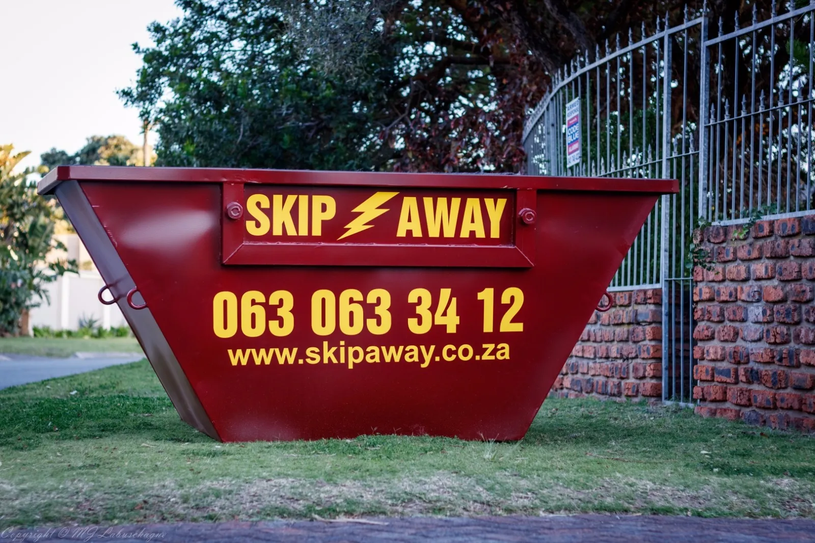 Skip⚡Away Mini Skips - East London photo 1