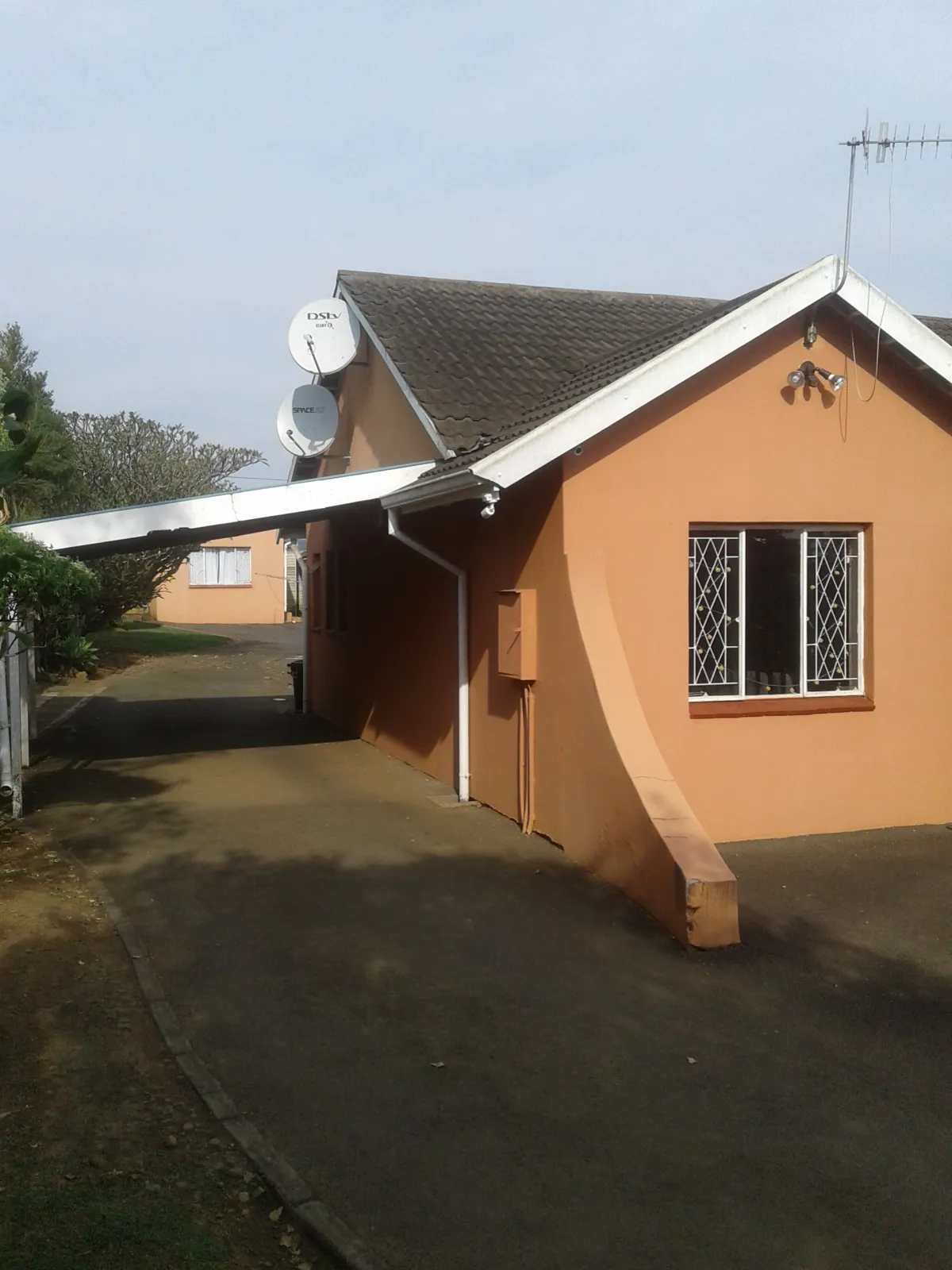 Paint-Tech painting.waterproofing.maintenance photo 3